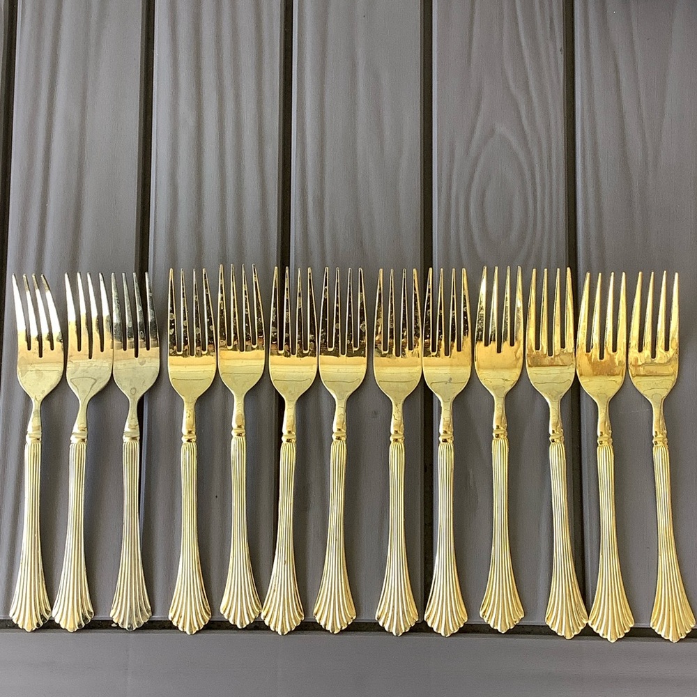 Luxurious Gold and flatware Set